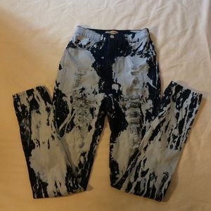 APHRODITE DISTRESSED JEANS